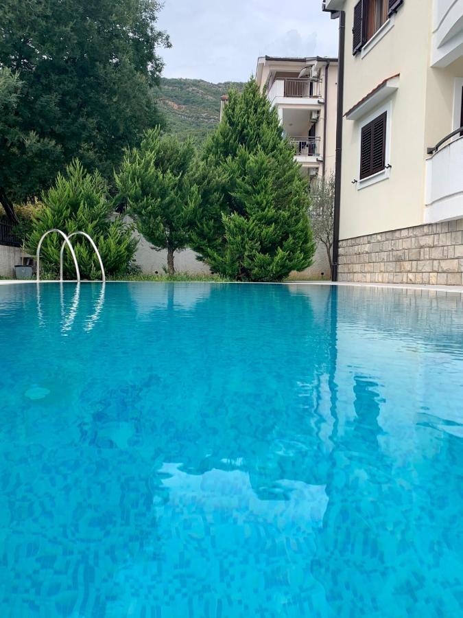 Lastochka.Mne Apartments Baošići Esterno foto