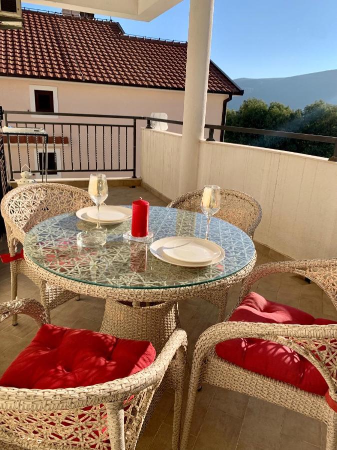 Lastochka.Mne Apartments Baošići Esterno foto