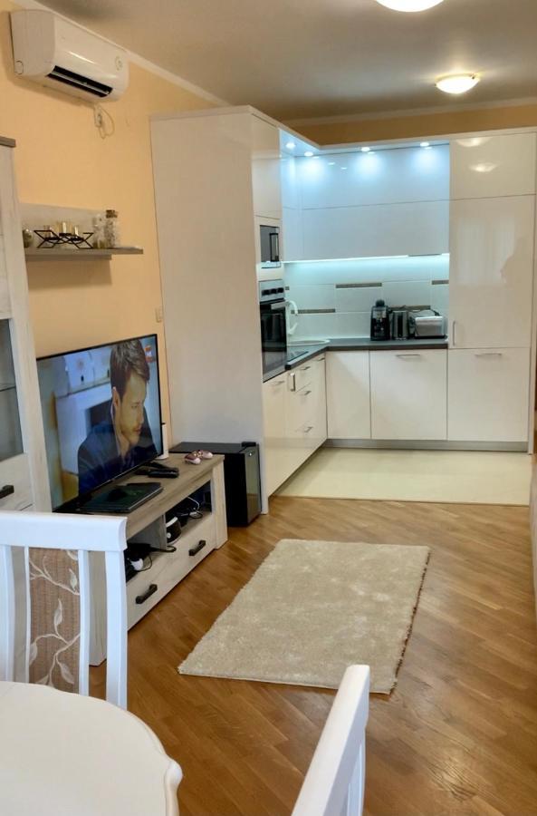 Lastochka.Mne Apartments Baošići Esterno foto